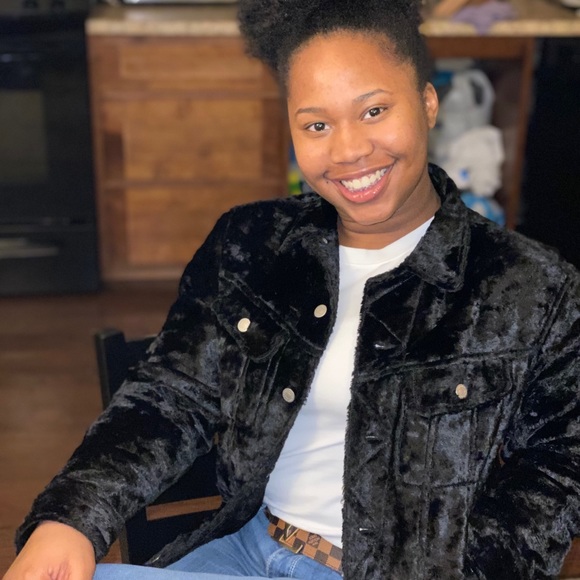 Meet your Posher, Jasha - Picture 3 of 4